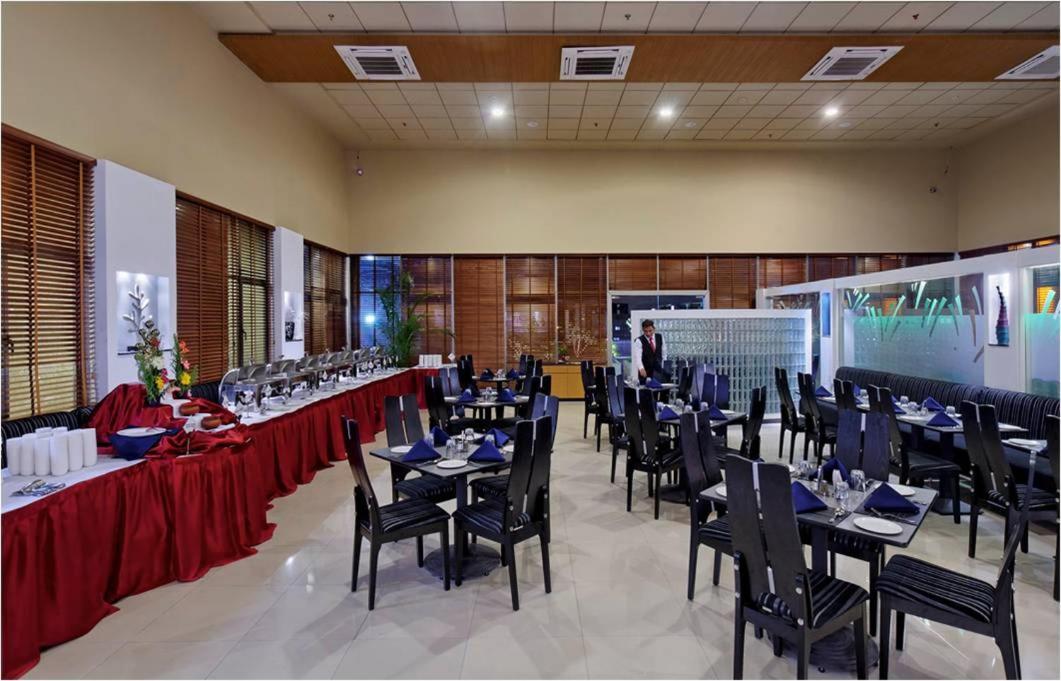 Hi 5 Hotel & Experience Nashik Esterno foto