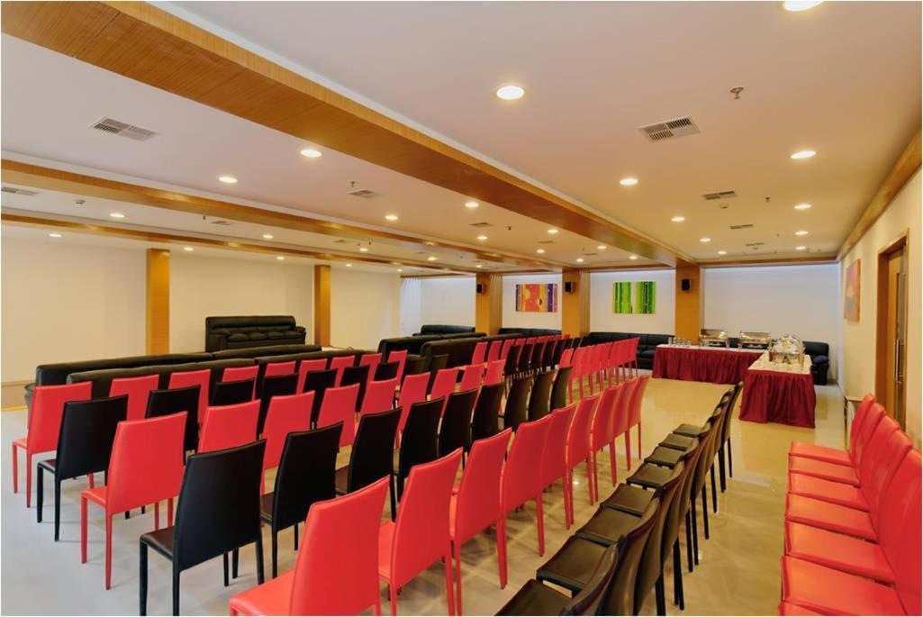Hi 5 Hotel & Experience Nashik Esterno foto