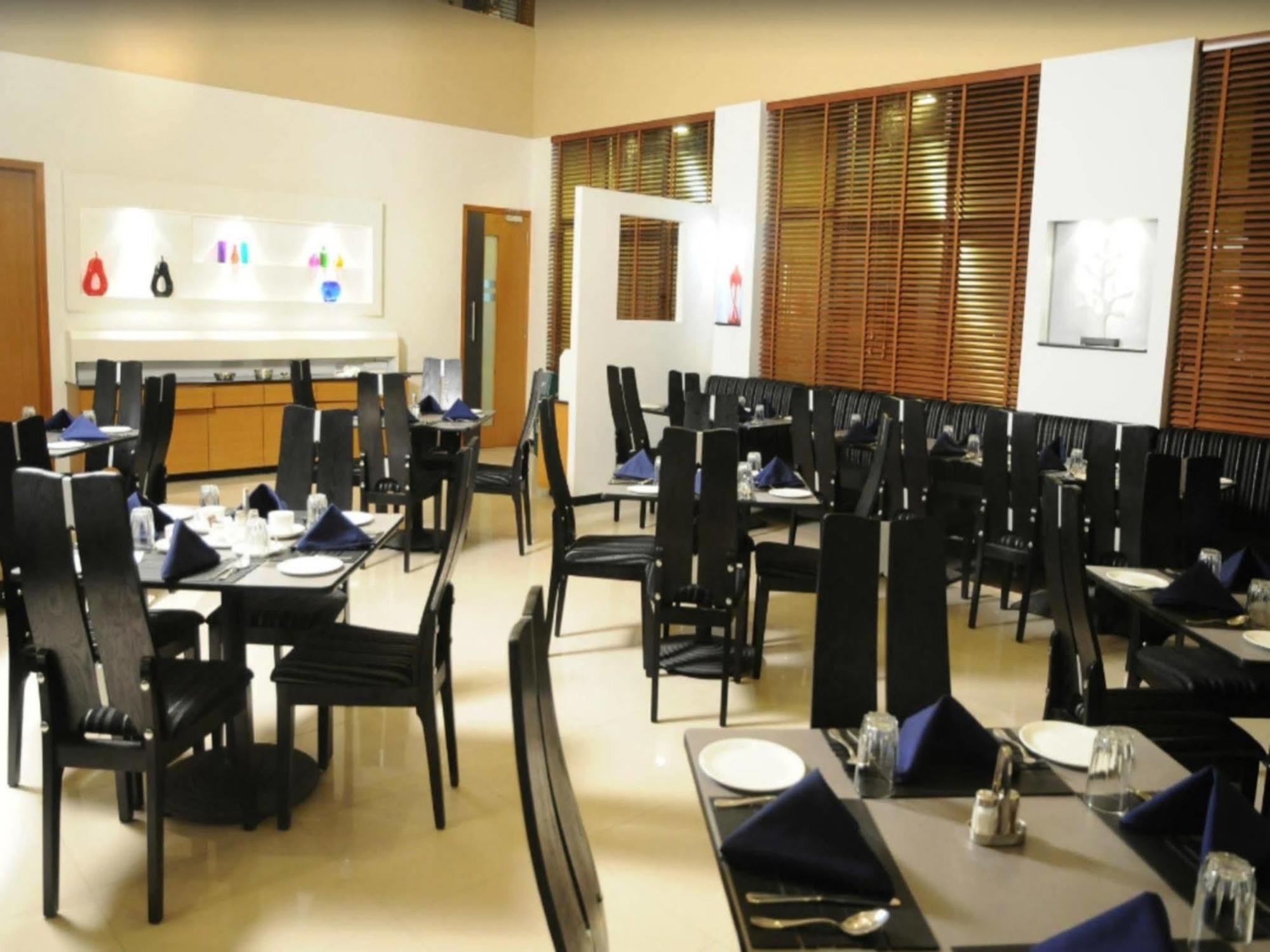 Hi 5 Hotel & Experience Nashik Esterno foto