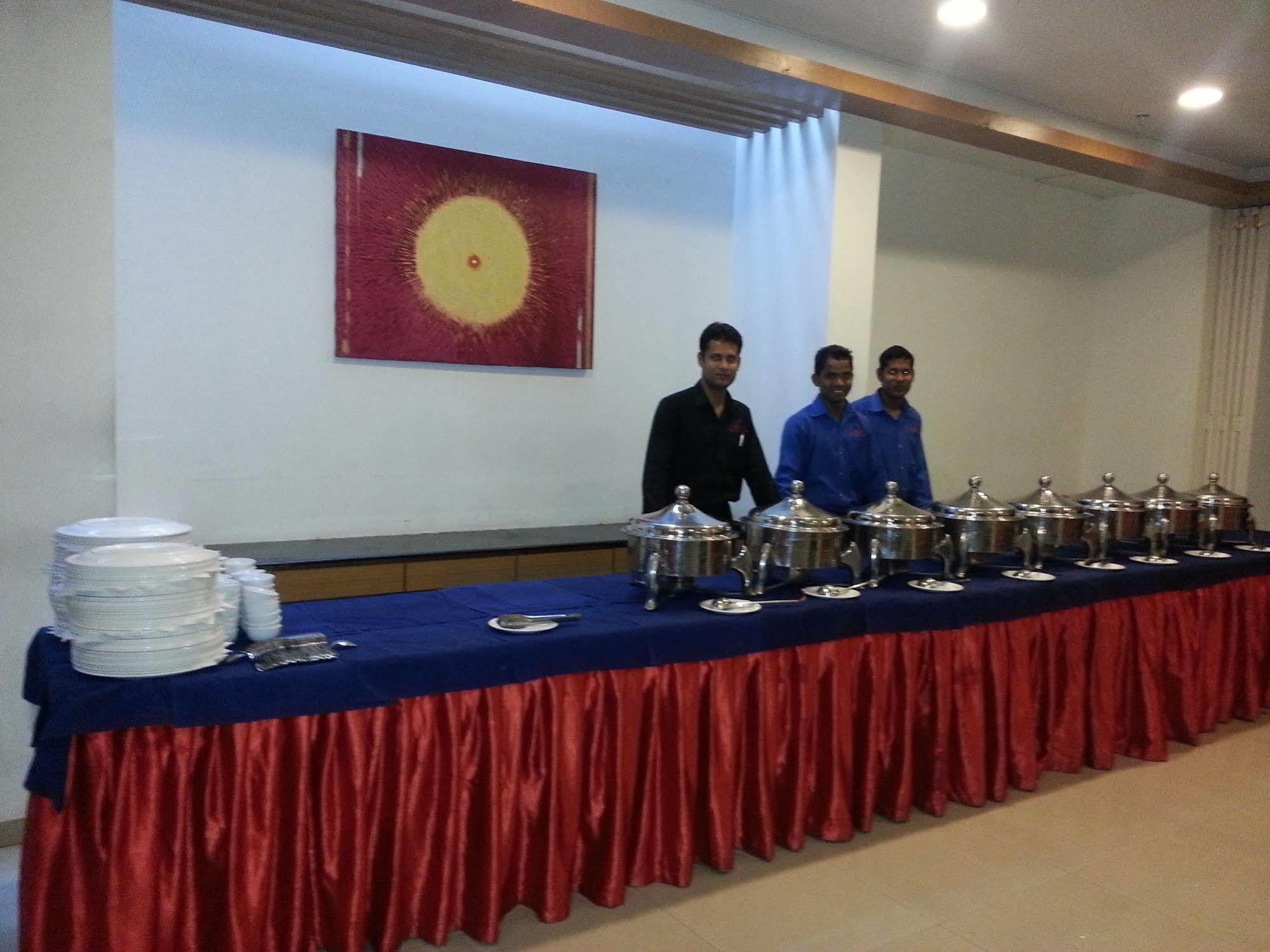 Hi 5 Hotel & Experience Nashik Esterno foto