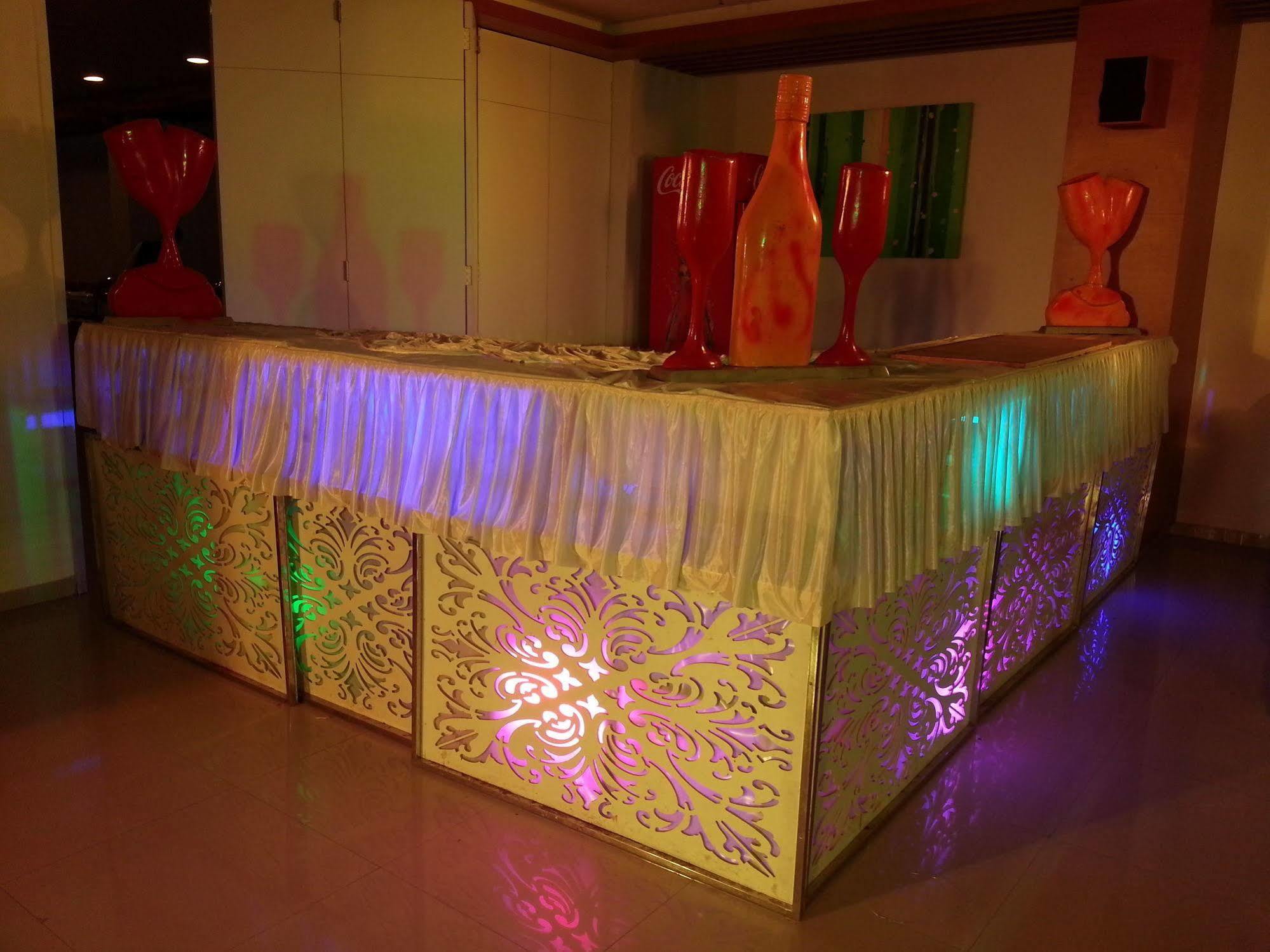 Hi 5 Hotel & Experience Nashik Esterno foto