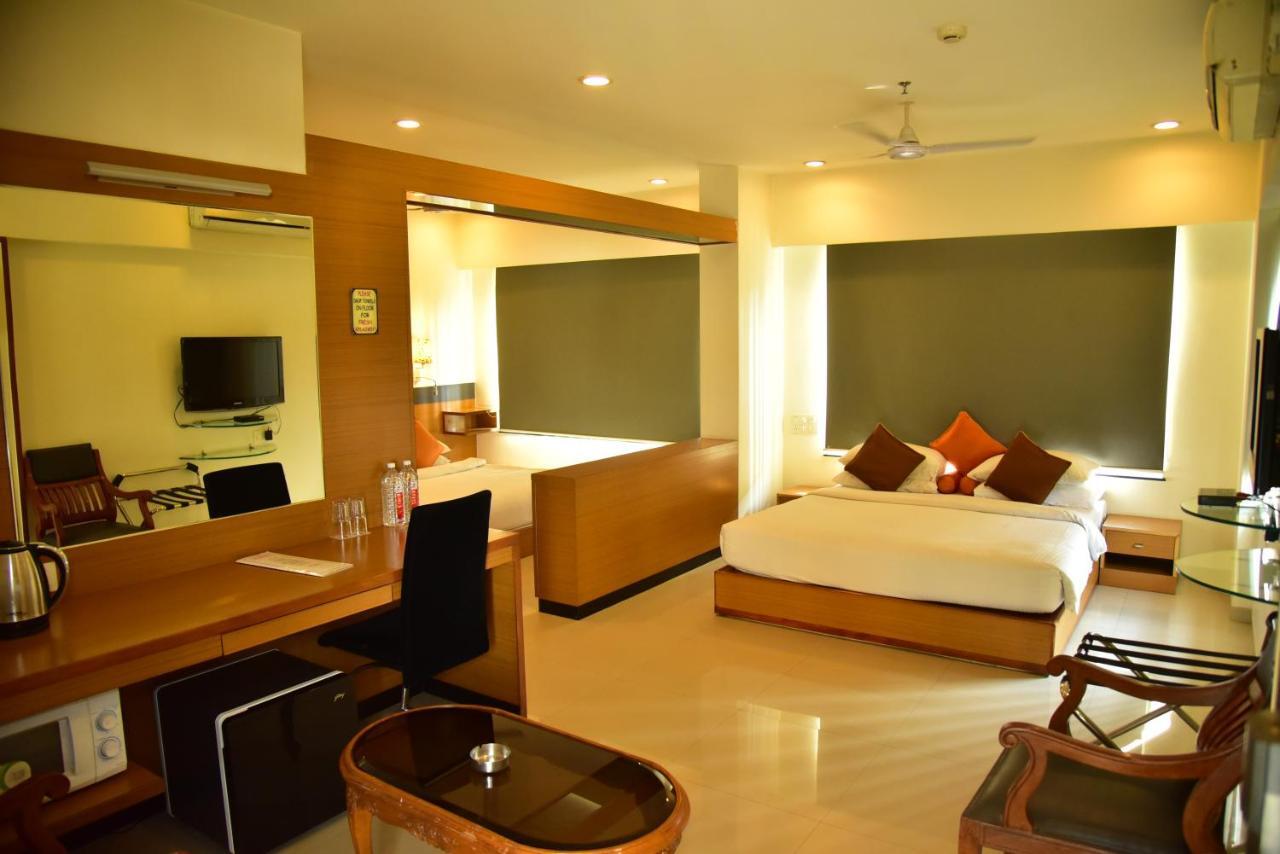 Hi 5 Hotel & Experience Nashik Esterno foto