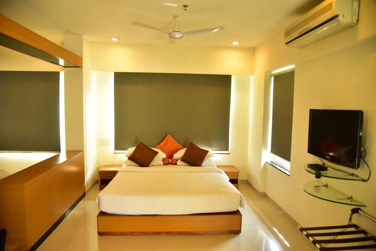 Hi 5 Hotel & Experience Nashik Esterno foto
