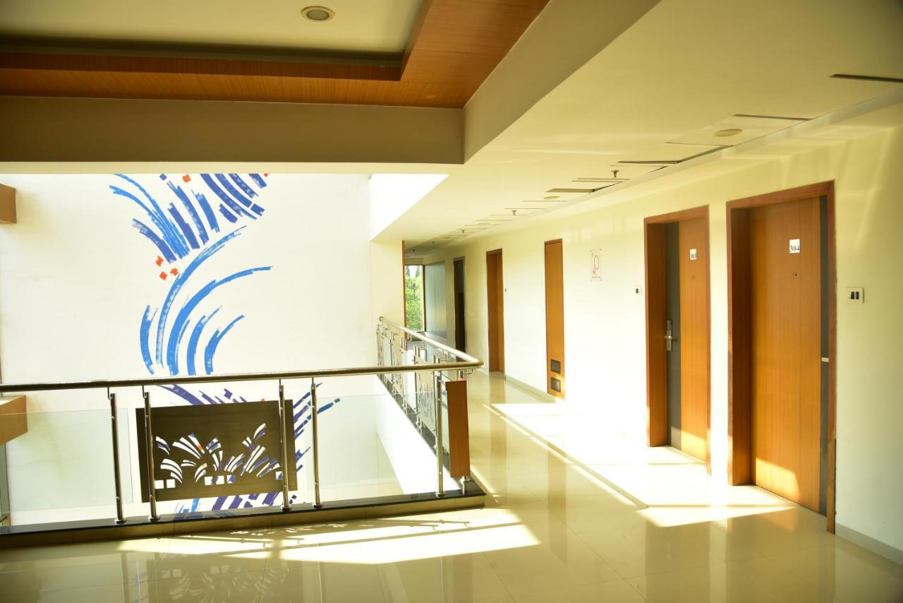 Hi 5 Hotel & Experience Nashik Esterno foto
