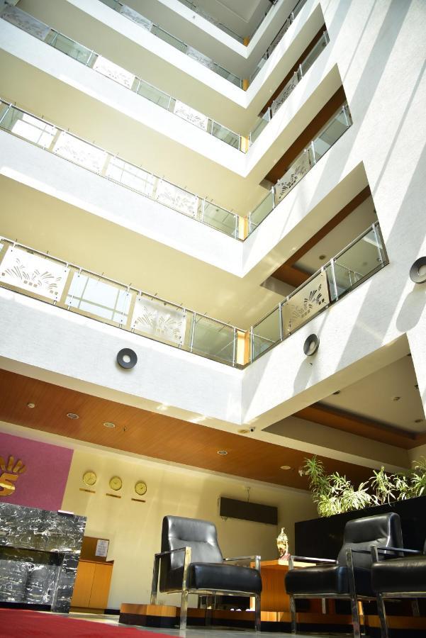 Hi 5 Hotel & Experience Nashik Esterno foto