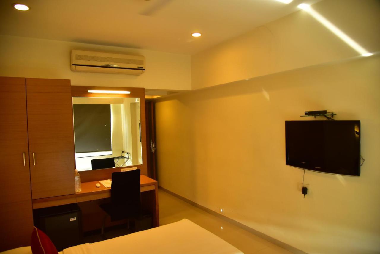 Hi 5 Hotel & Experience Nashik Esterno foto