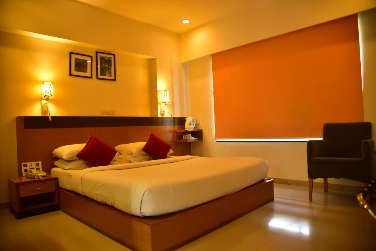 Hi 5 Hotel & Experience Nashik Esterno foto