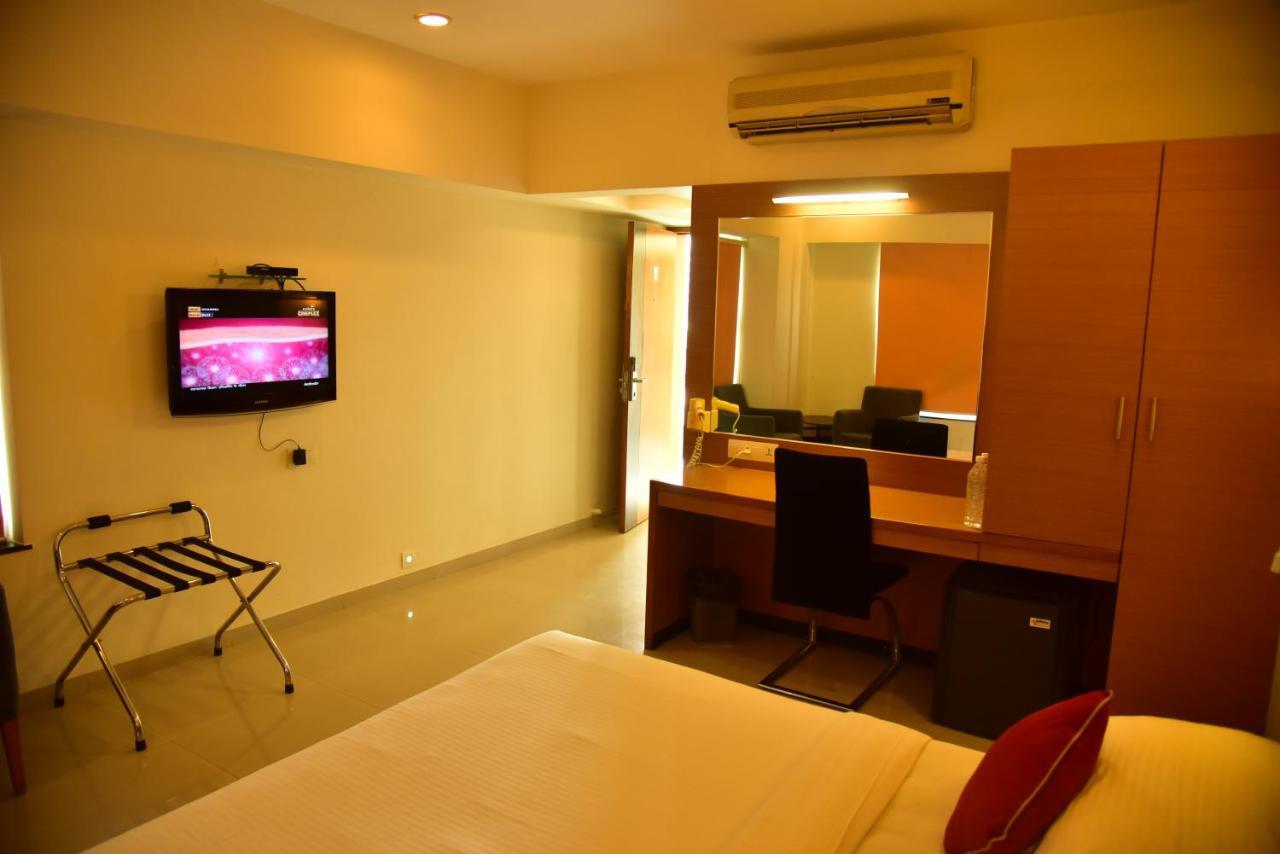 Hi 5 Hotel & Experience Nashik Esterno foto