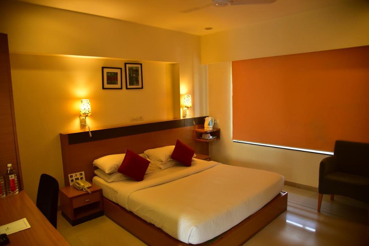 Hi 5 Hotel & Experience Nashik Esterno foto
