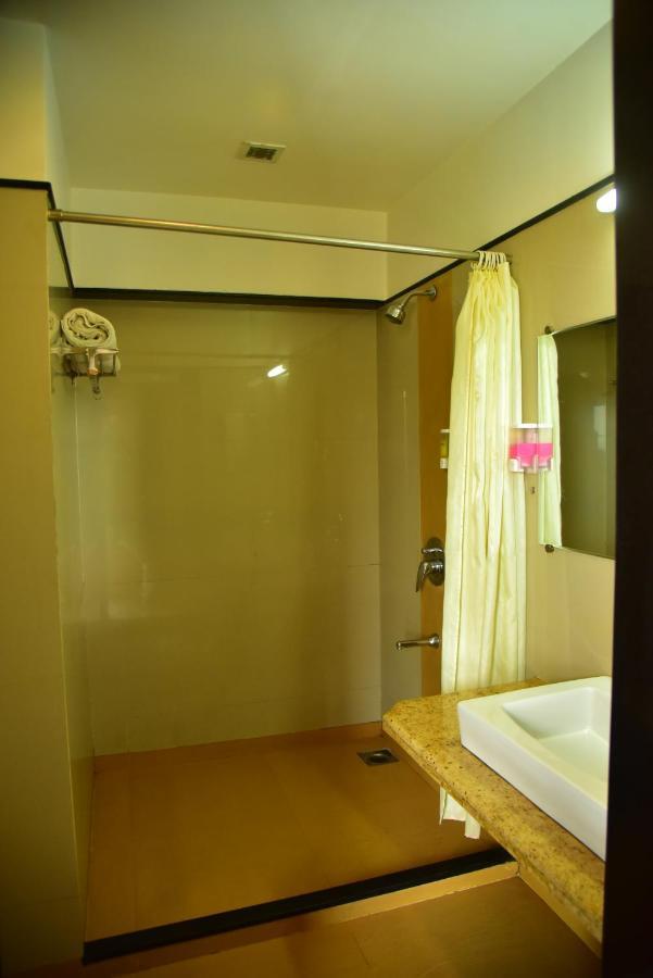 Hi 5 Hotel & Experience Nashik Esterno foto
