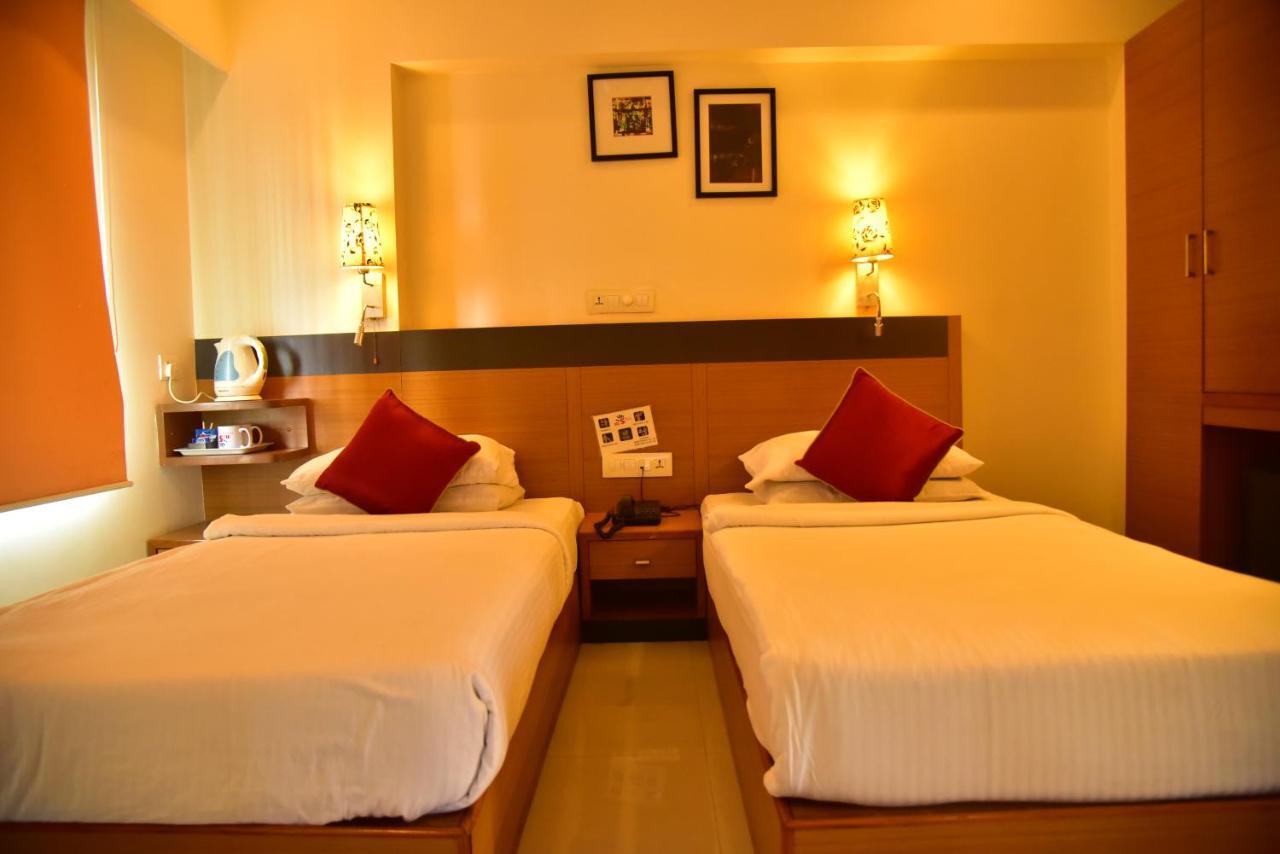 Hi 5 Hotel & Experience Nashik Esterno foto