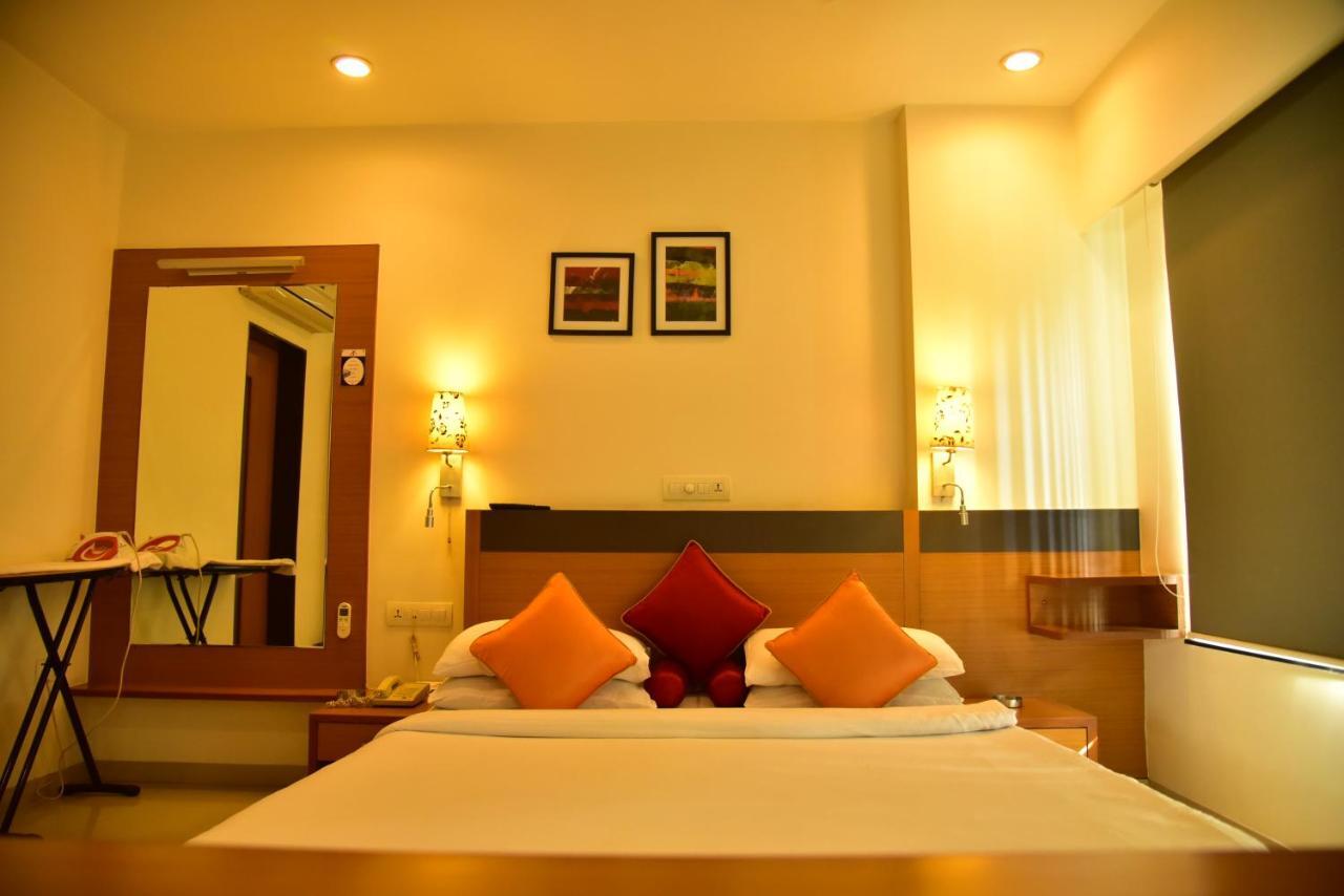 Hi 5 Hotel & Experience Nashik Esterno foto