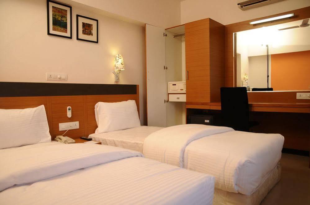 Hi 5 Hotel & Experience Nashik Esterno foto