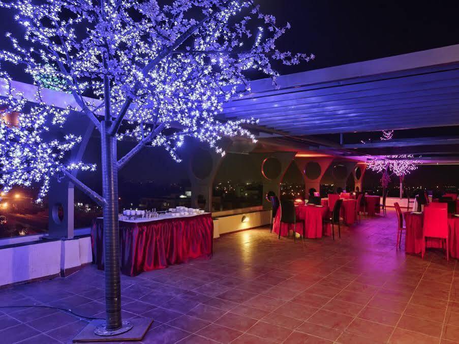 Hi 5 Hotel & Experience Nashik Esterno foto