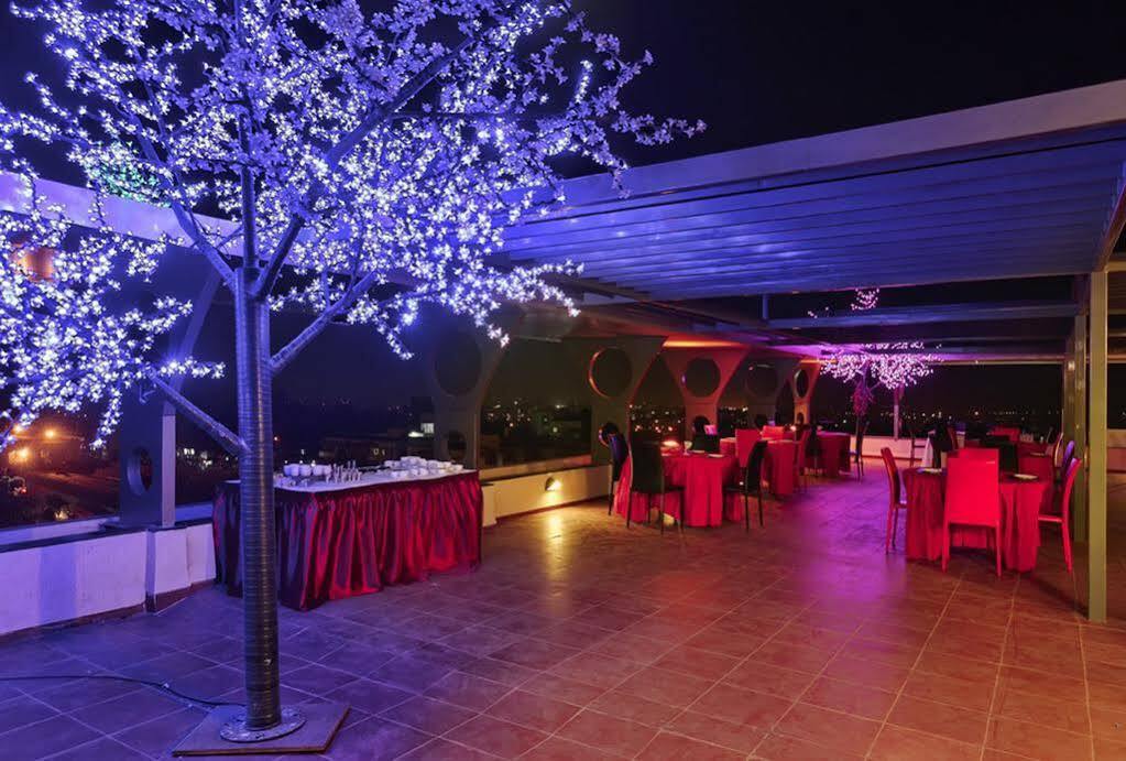 Hi 5 Hotel & Experience Nashik Esterno foto