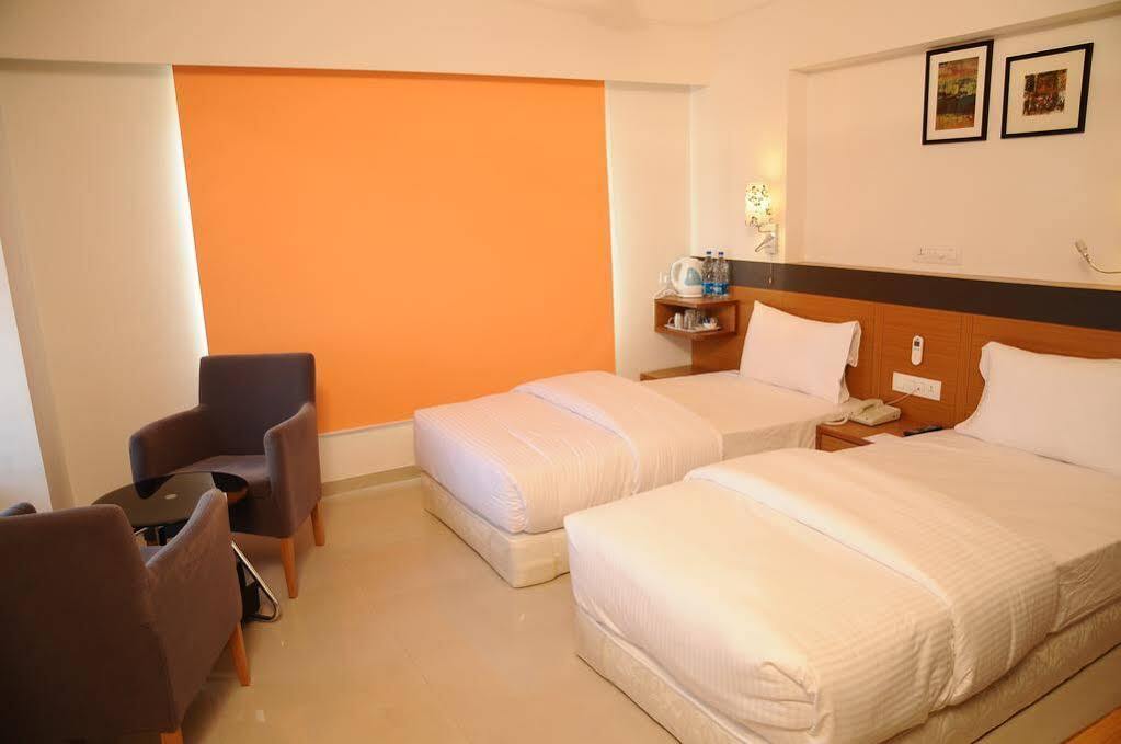 Hi 5 Hotel & Experience Nashik Esterno foto